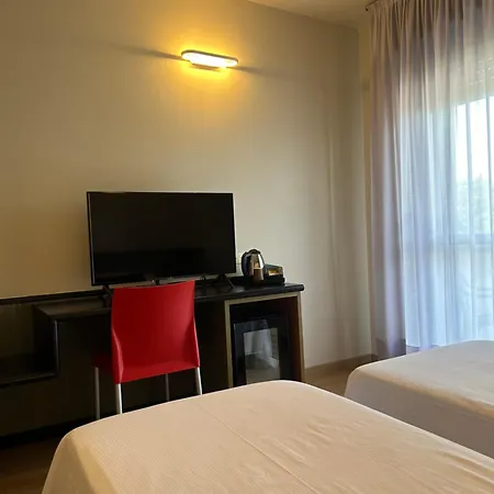 Parigi 2 & Szálloda