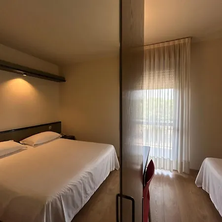 Szálloda Parigi 2 & 3*