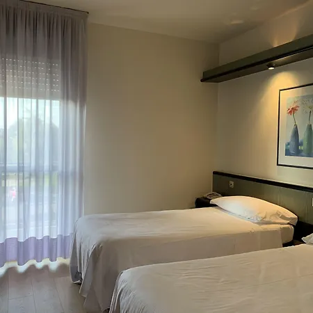 Szálloda Parigi 2 & 3*