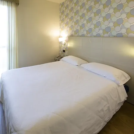 Parigi 2 & Szálloda 3*