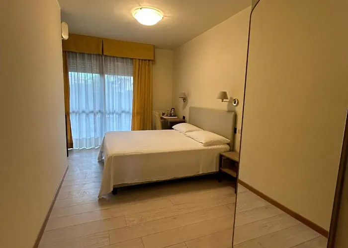 Parigi 2 & Hotel 3*